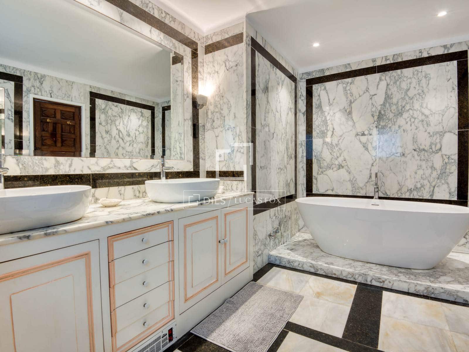 5 bedroom Villa for sale in Santa Cristina d'Aro with pool garage - € 1,175,000 (Ref: 9654289)