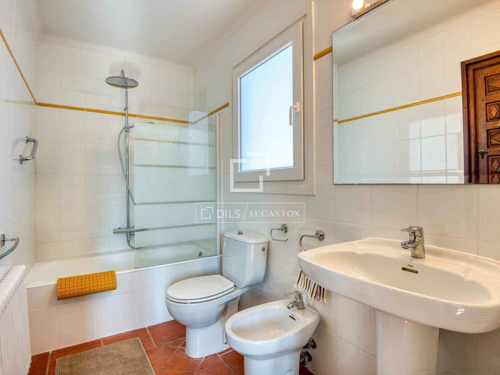 5 bedroom Villa for sale in Santa Cristina d'Aro with pool garage - € 1,175,000 (Ref: 9654289)