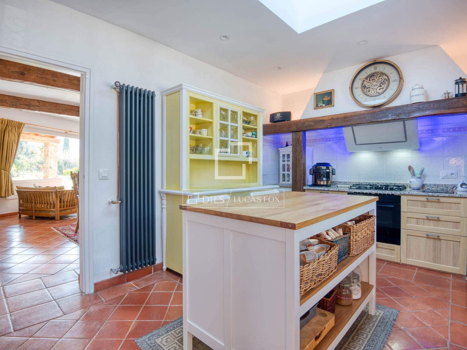 5 bedroom Villa for sale in Santa Cristina d'Aro with pool garage - € 1,175,000 (Ref: 9654289)