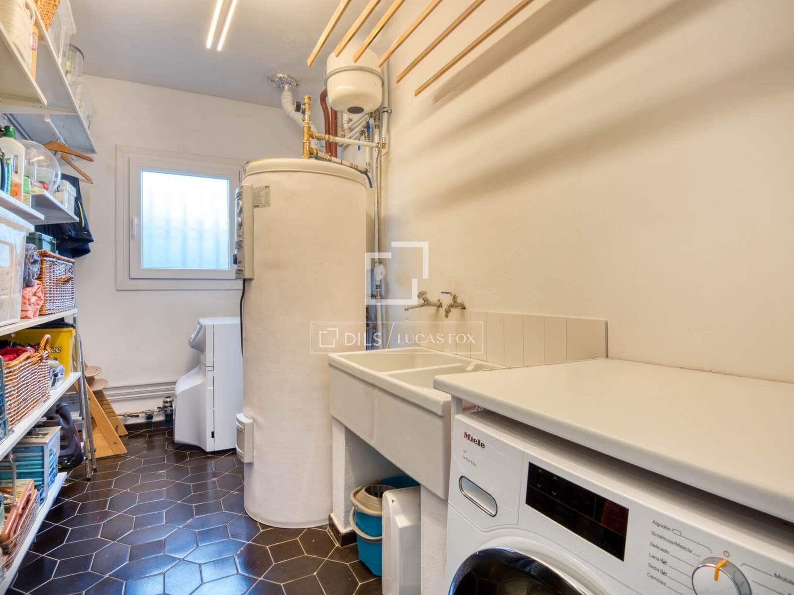 5 bedroom Villa for sale in Santa Cristina d'Aro with pool garage - € 1,175,000 (Ref: 9654289)