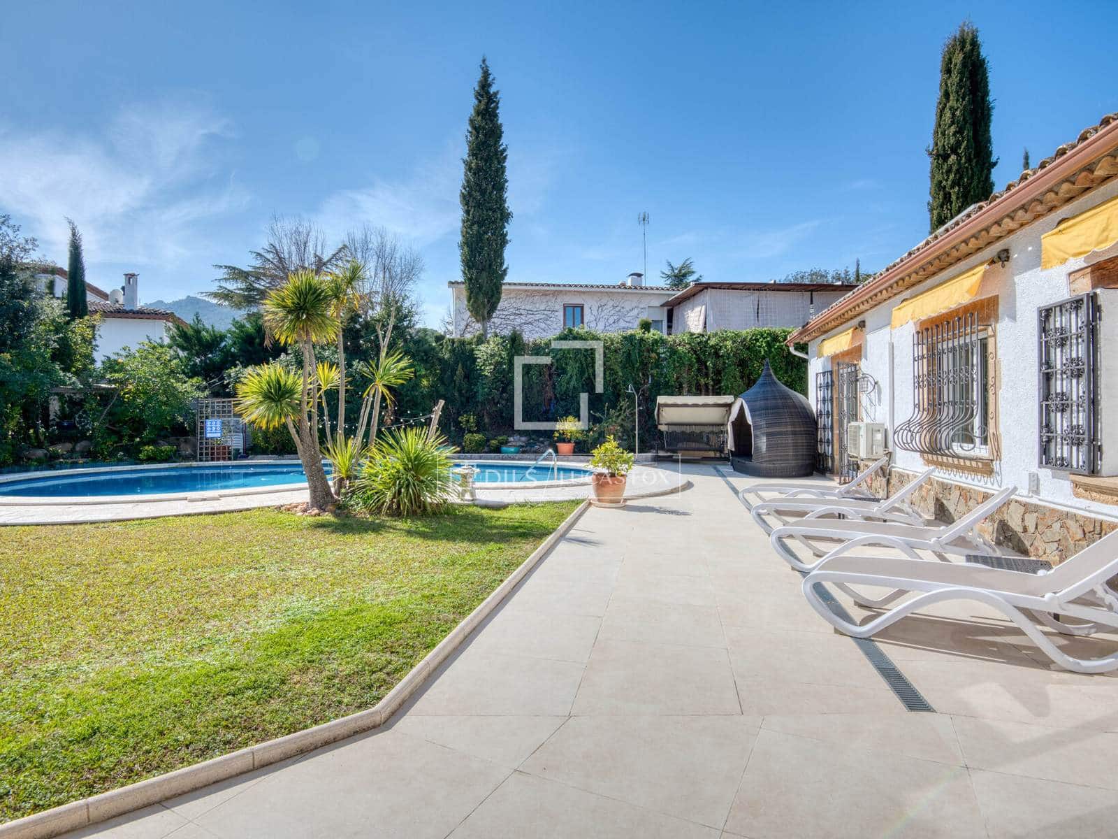 5 bedroom Villa for sale in Santa Cristina d'Aro with pool garage - € 1,175,000 (Ref: 9654289)