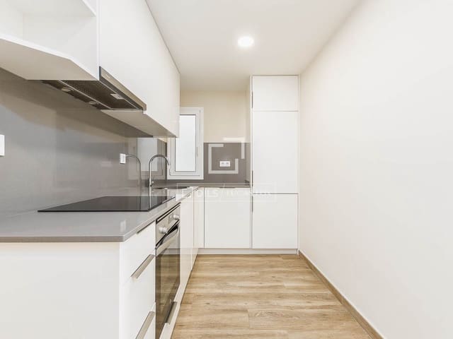4 slaapkamer Appartement te koop in La Sagrada Família, Barcelona stad - € 450.000 (Ref: 9656653)
