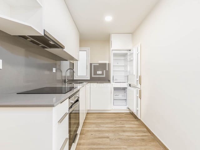 4 slaapkamer Appartement te koop in La Sagrada Família, Barcelona stad - € 450.000 (Ref: 9656653)