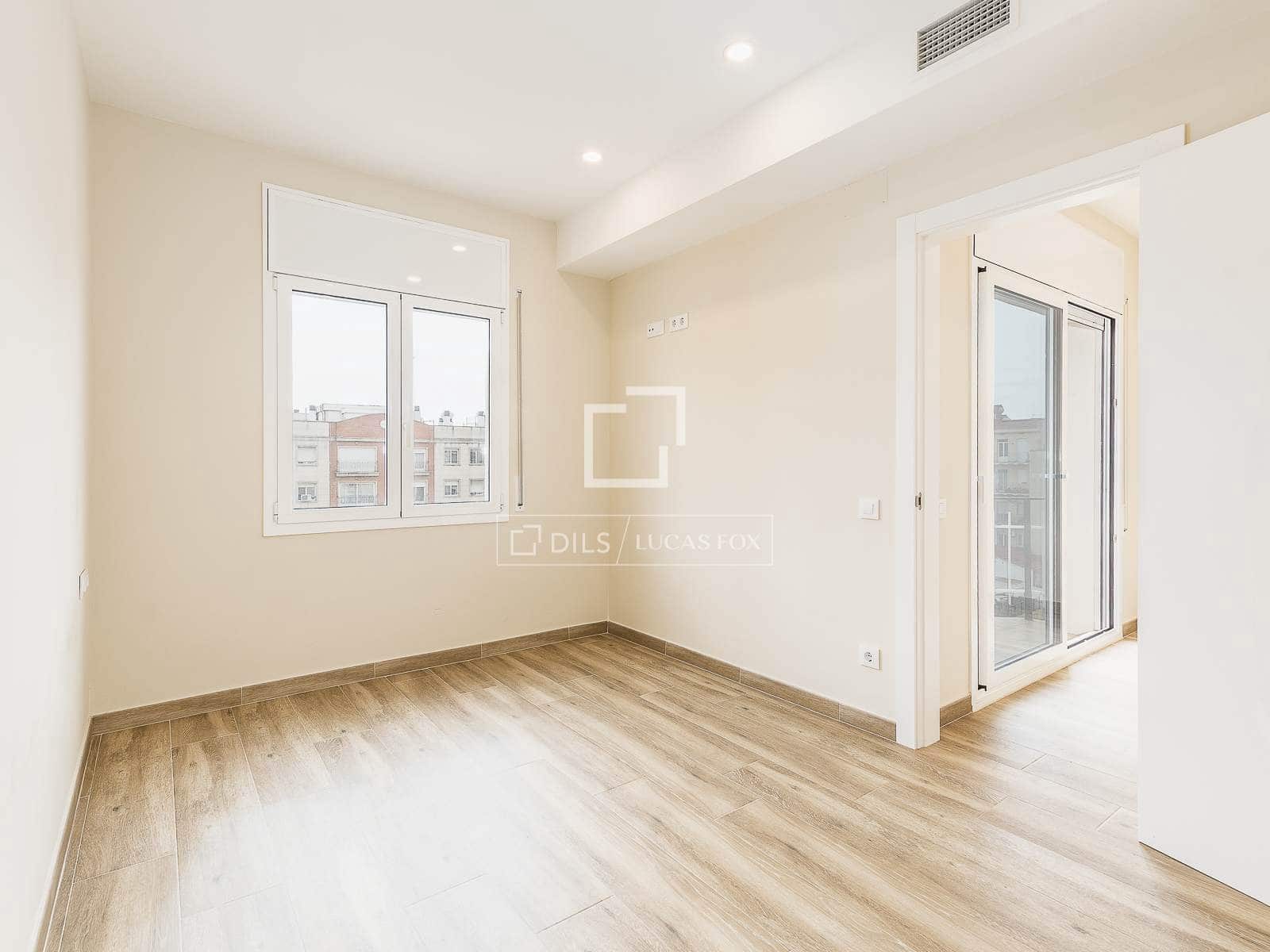 4 slaapkamer Appartement te koop in Barcelona stad - € 450.000 (Ref: 9656653)