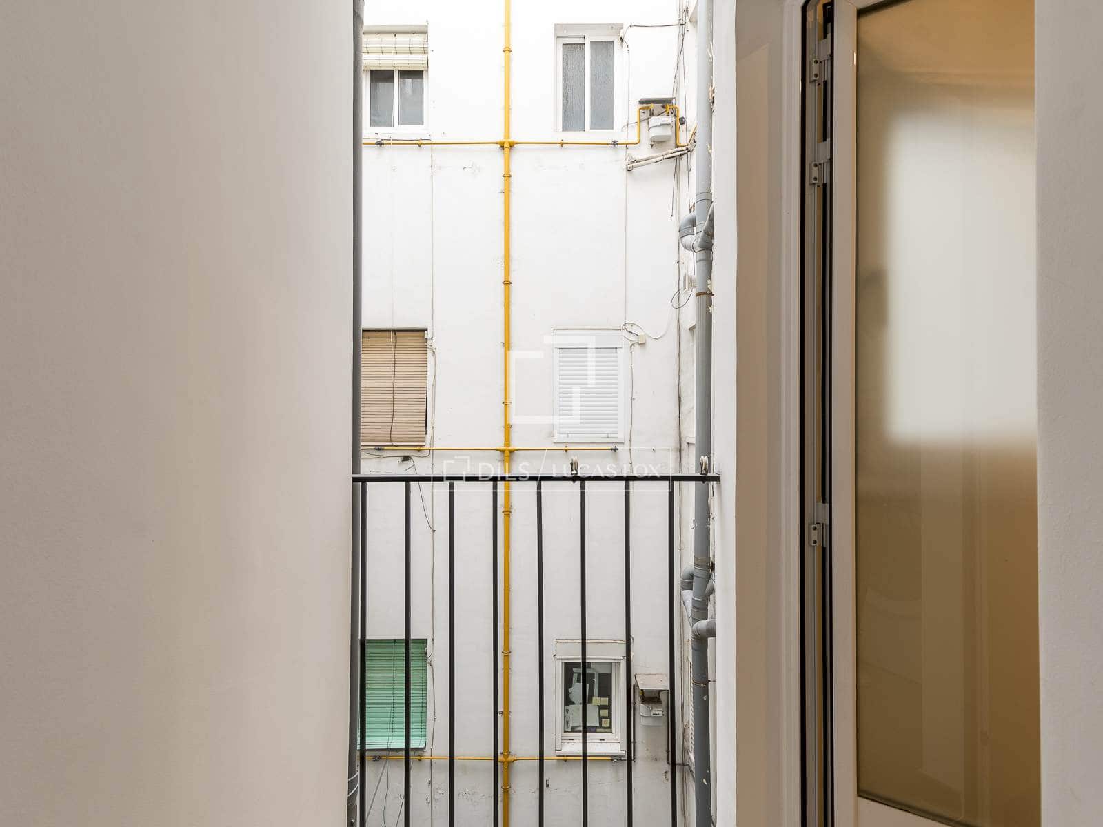 4 slaapkamer Appartement te koop in Barcelona stad - € 450.000 (Ref: 9656653)