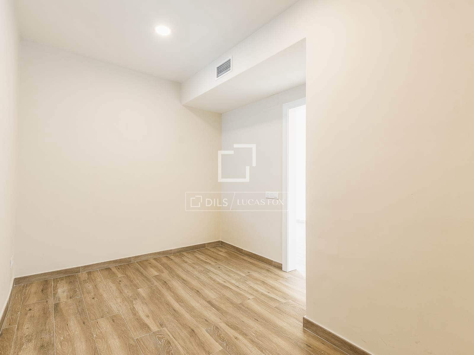 4 slaapkamer Appartement te koop in Barcelona stad - € 450.000 (Ref: 9656653)