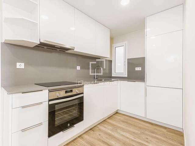4 slaapkamer Appartement te koop in La Sagrada Família, Barcelona stad - € 450.000 (Ref: 9656653)