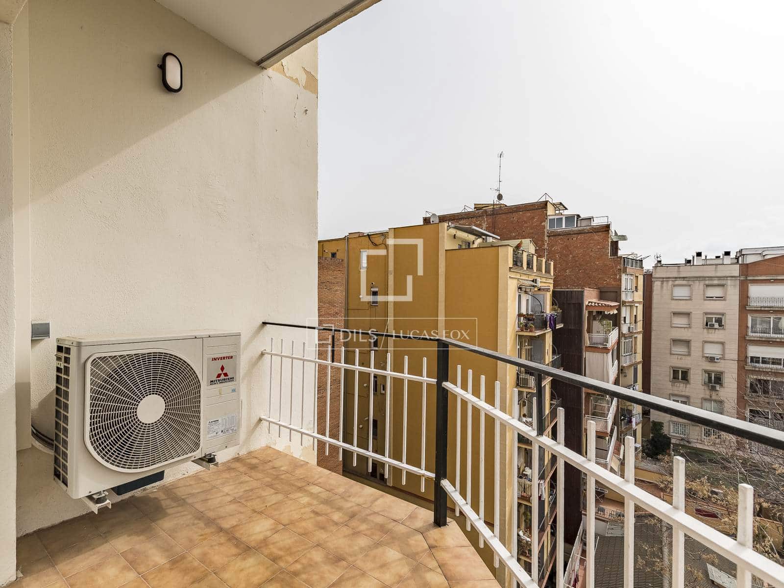 4 slaapkamer Appartement te koop in Barcelona stad - € 450.000 (Ref: 9656653)