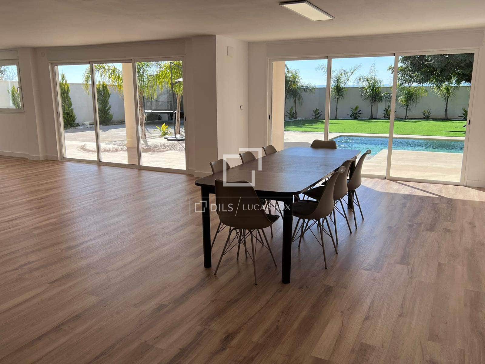 4 slaapkamer Villa te koop in San Antonio de Benageber met zwembad - € 920.000 (Ref: 9656659)