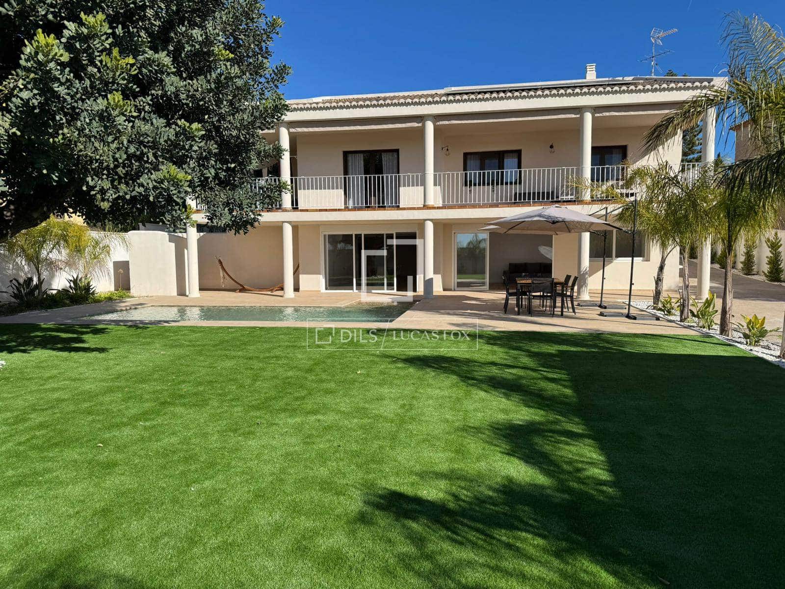 4 slaapkamer Villa te koop in San Antonio de Benageber met zwembad - € 920.000 (Ref: 9656659)