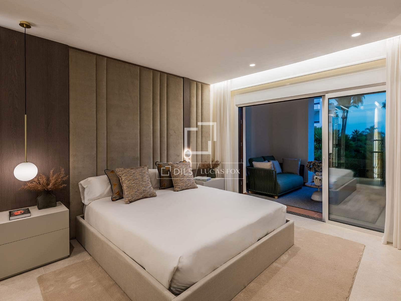 3 chambre Appartement à vendre à Estepona avec piscine garage - 1 995 000 € (Ref: 9657880)