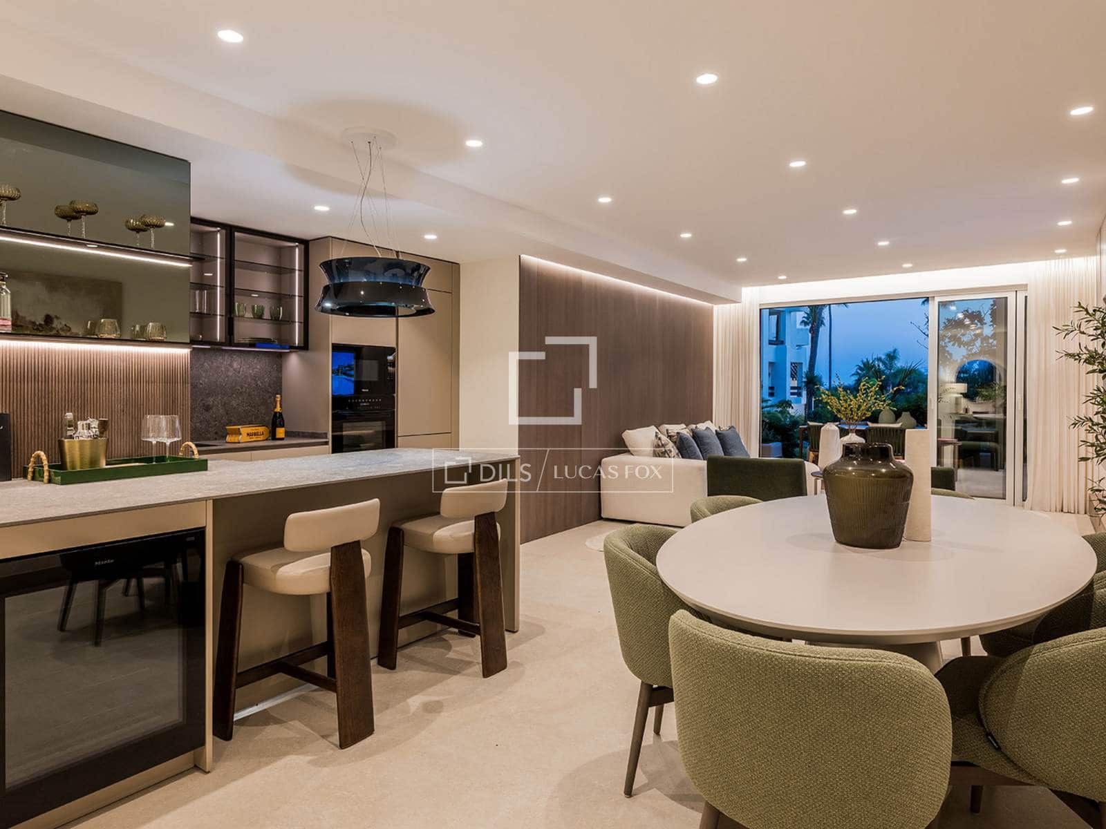 3 chambre Appartement à vendre à Estepona avec piscine garage - 1 995 000 € (Ref: 9657880)