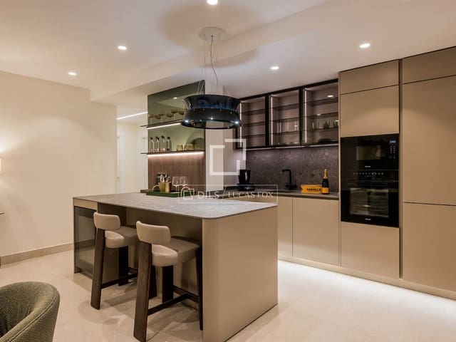 3 makuuhuone Huoneisto myytävänä paikassa Estepona mukana uima-altaan 
autotalli - 1 995 000 € (Ref: 9657880)