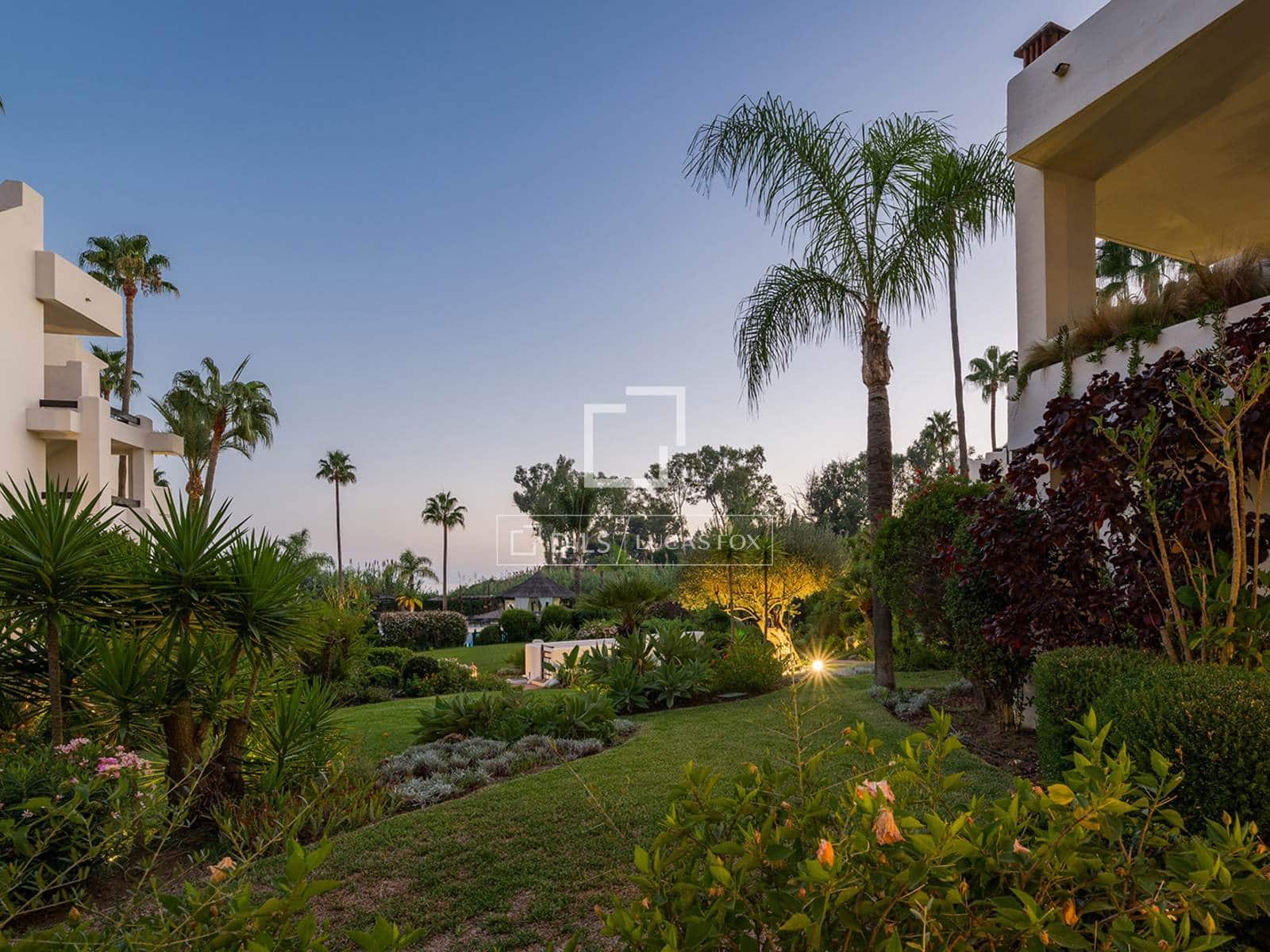 3 chambre Appartement à vendre à Estepona avec piscine garage - 1 995 000 € (Ref: 9657880)