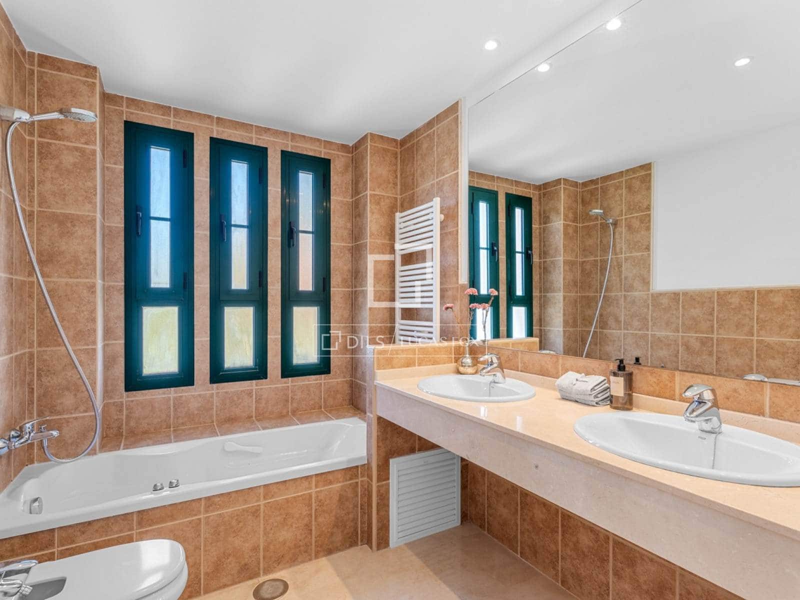 Apartamento de 2 habitaciones en Finestrat en venta con piscina garaje - 395.000 € (Ref: 9666989)