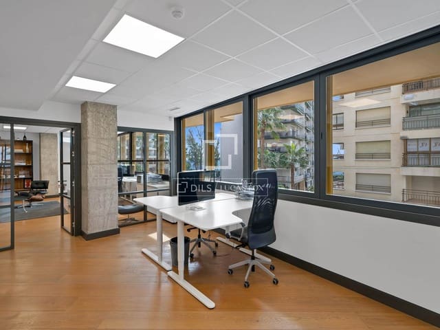 Bureau à vendre à Marbella - 1 900 000 € (Ref: 9667153)