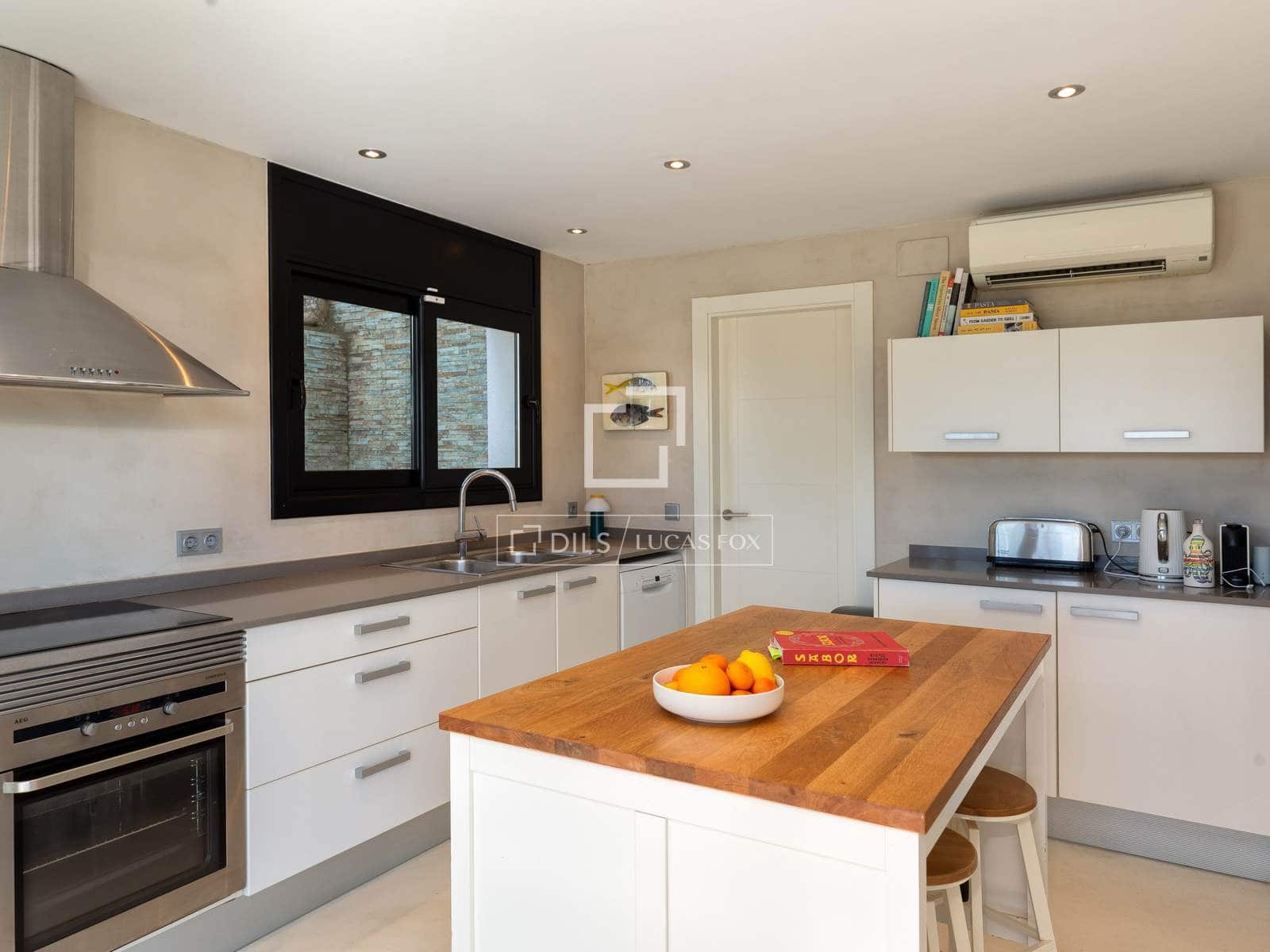 5 bedroom Villa for sale in Tamariu with pool garage - € 1,400,000 (Ref: 9669092)