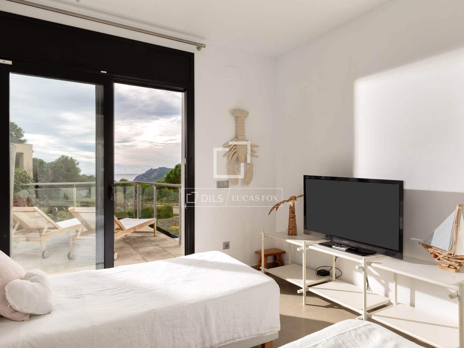 5 bedroom Villa for sale in Tamariu with pool garage - € 1,400,000 (Ref: 9669092)