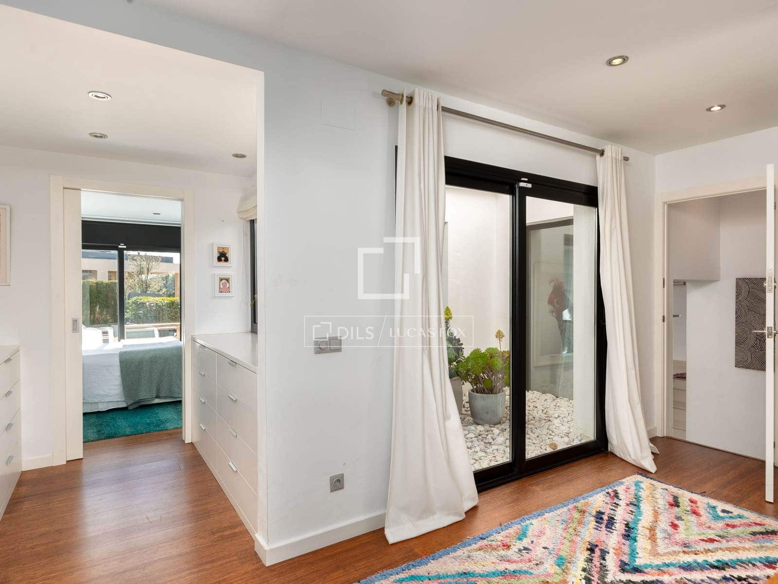 5 bedroom Villa for sale in Tamariu with pool garage - € 1,400,000 (Ref: 9669092)