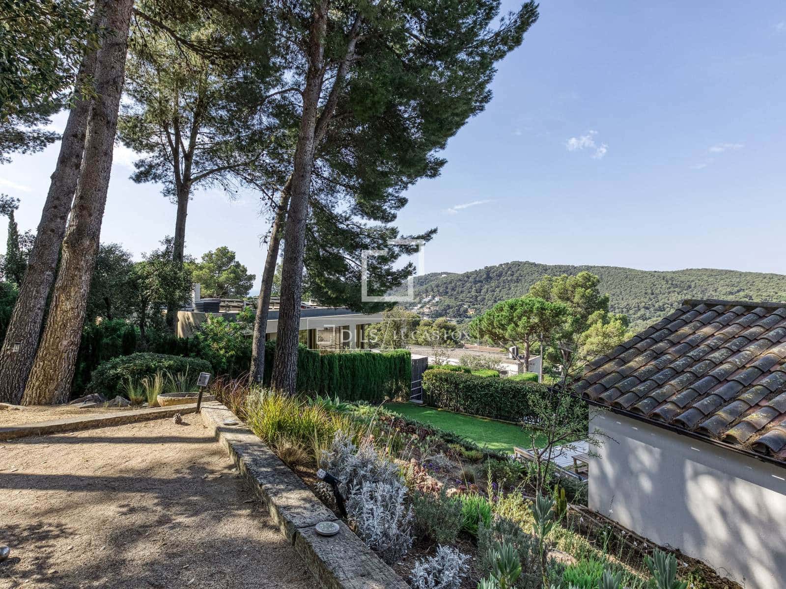 5 bedroom Villa for sale in Tamariu with pool garage - € 1,400,000 (Ref: 9669092)