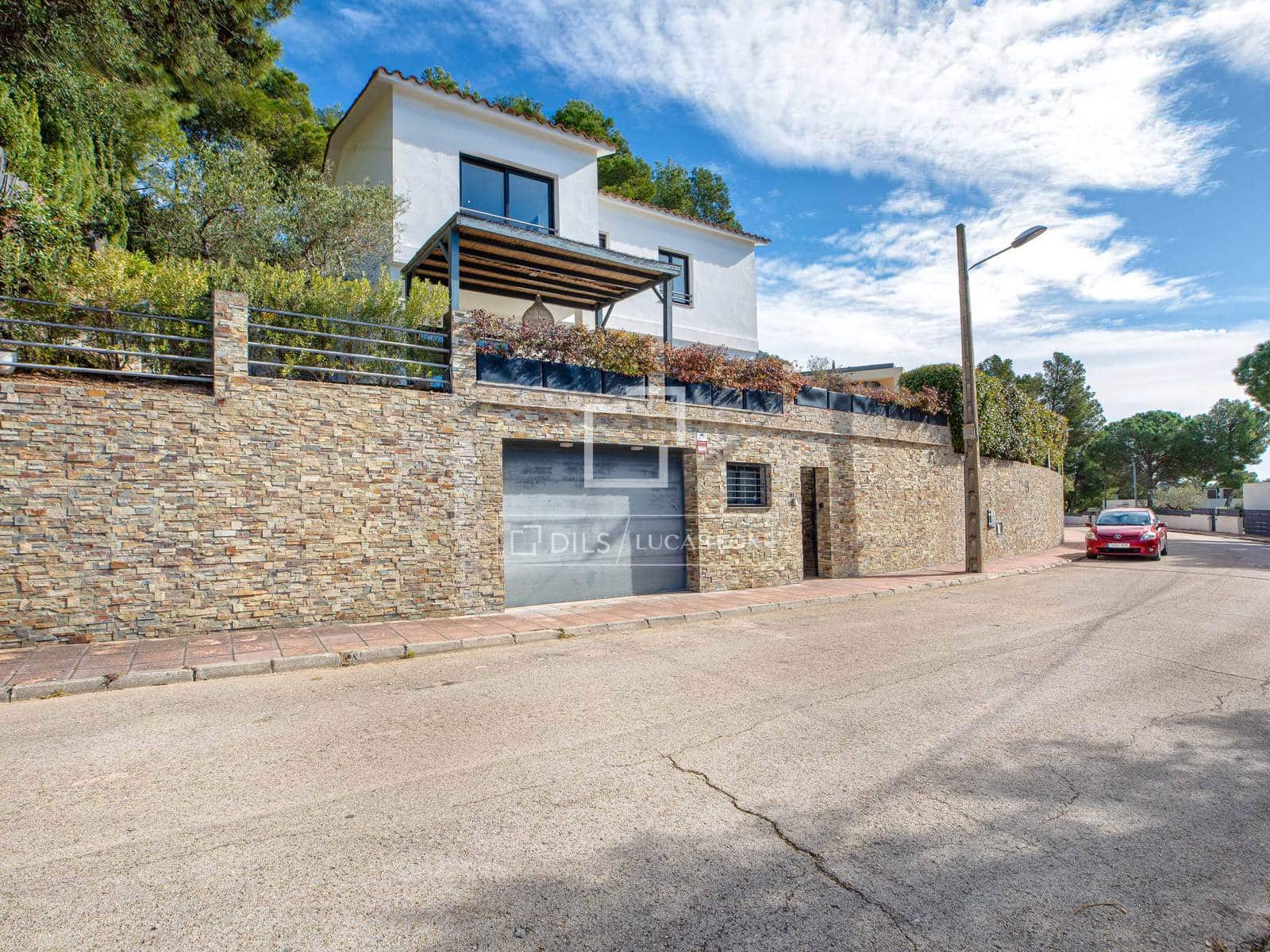 5 bedroom Villa for sale in Tamariu with pool garage - € 1,400,000 (Ref: 9669092)