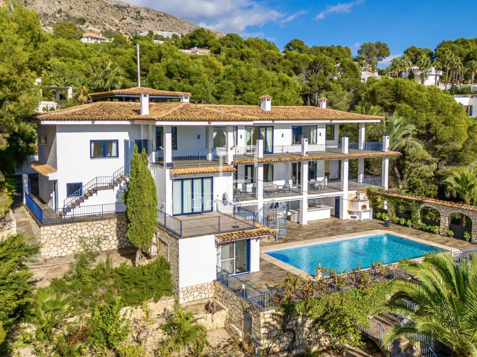 6 soveværelse Villa til salg i Altea med swimmingpool garage - € 2.550.000 (Ref: 9669561)