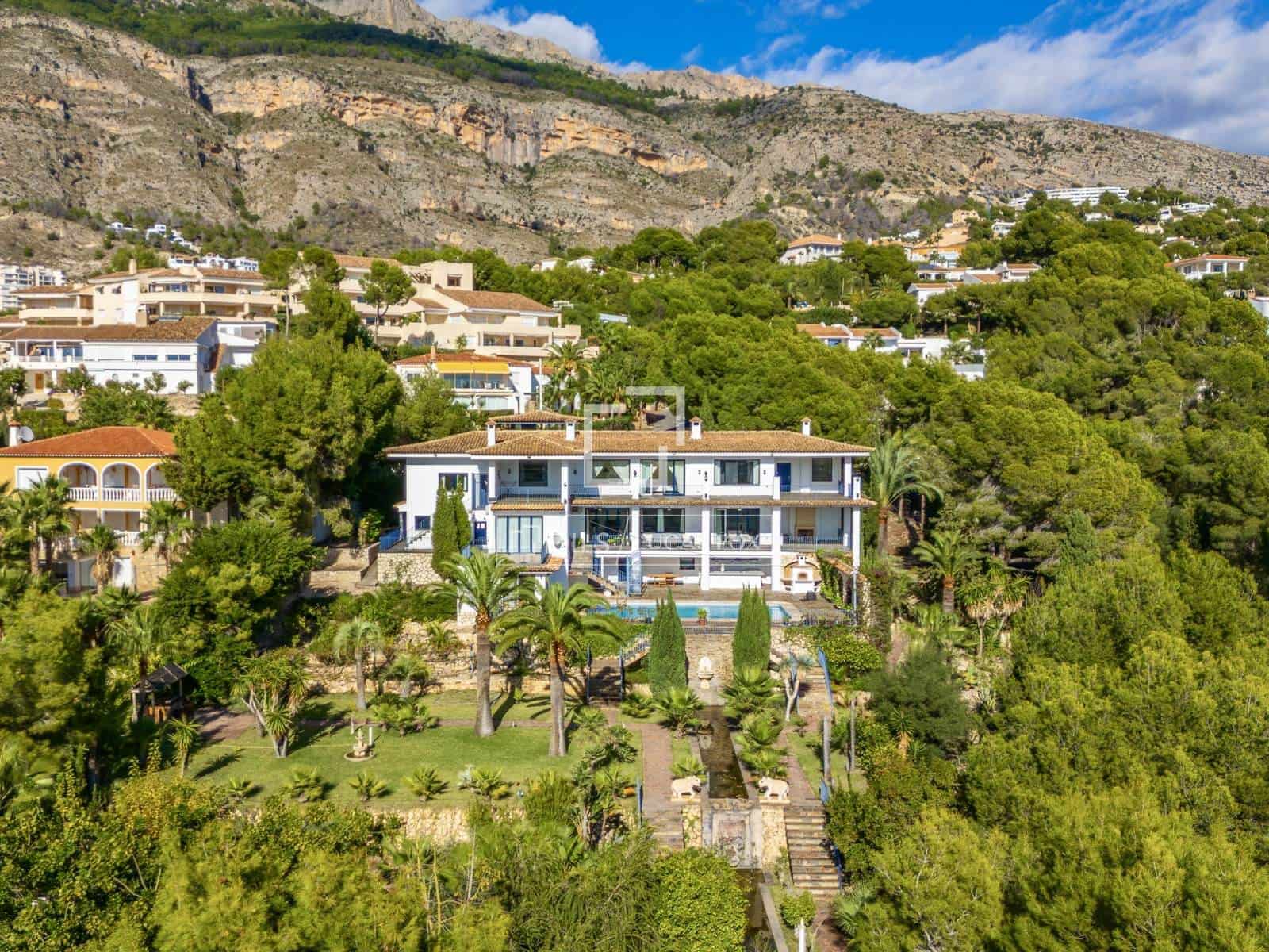 6 soveværelse Villa til salg i Altea med swimmingpool garage - € 2.550.000 (Ref: 9669561)