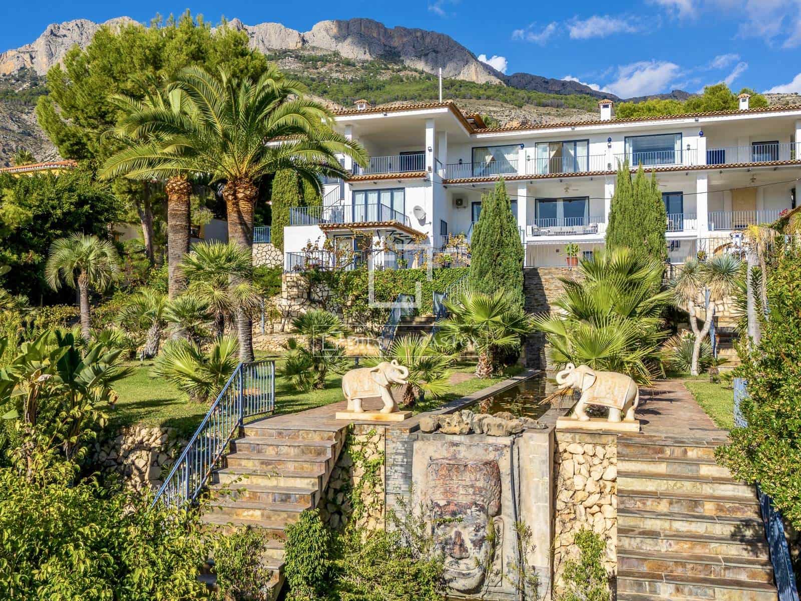 6 soveværelse Villa til salg i Altea med swimmingpool garage - € 2.550.000 (Ref: 9669561)