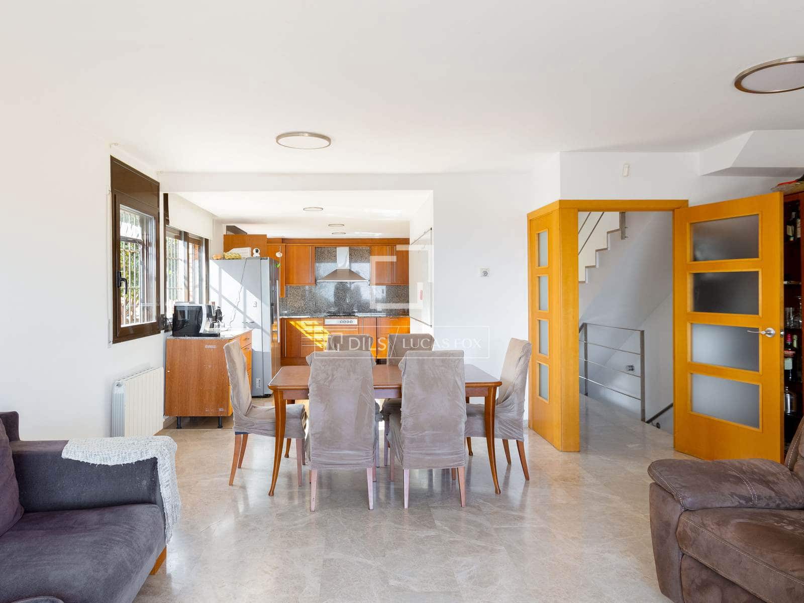 4 slaapkamer Villa te koop in Sant Vicenc de Montalt met zwembad garage - € 700.000 (Ref: 9671005)