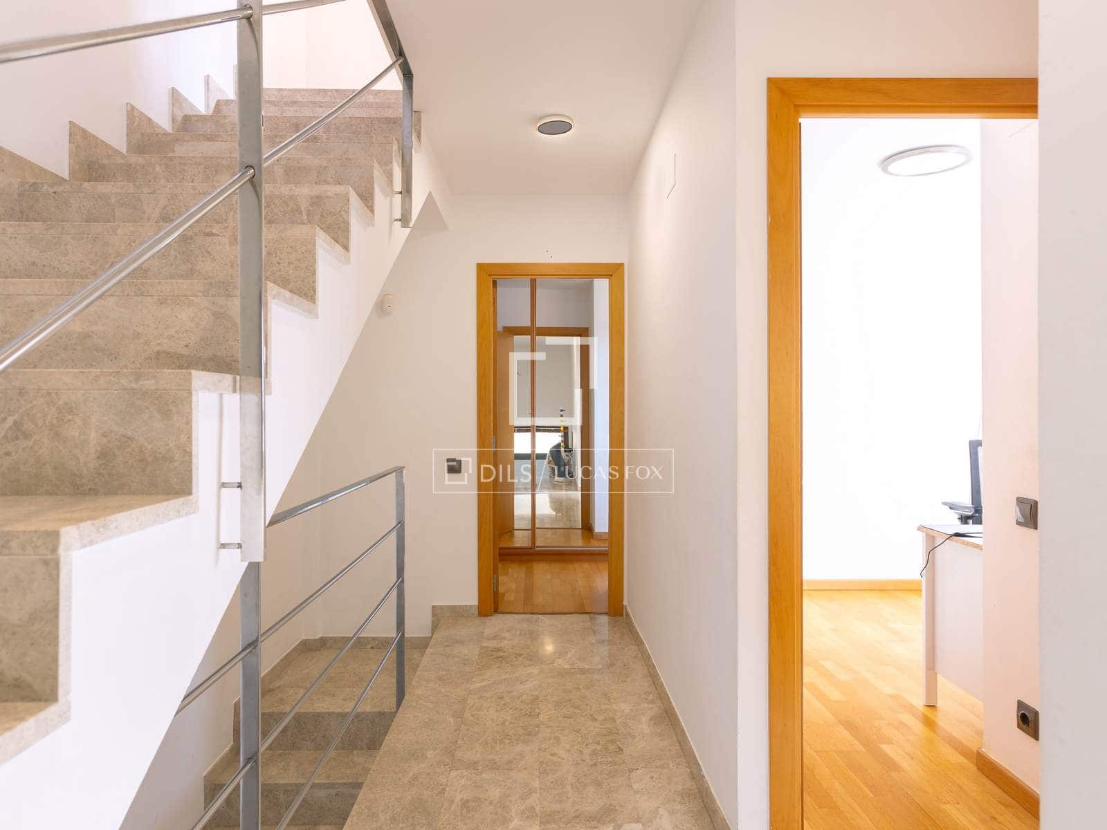 4 slaapkamer Villa te koop in Sant Vicenc de Montalt met zwembad garage - € 700.000 (Ref: 9671005)