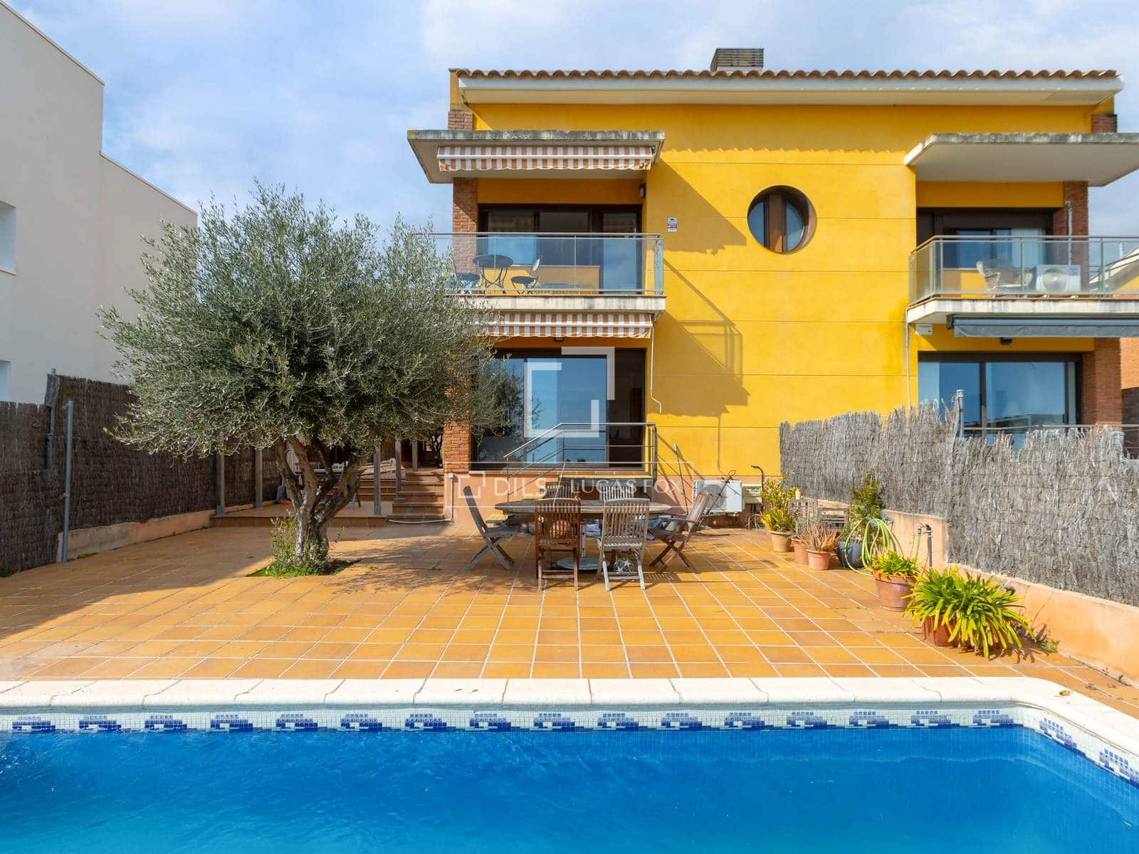 4 slaapkamer Villa te koop in Sant Vicenc de Montalt met zwembad garage - € 700.000 (Ref: 9671005)