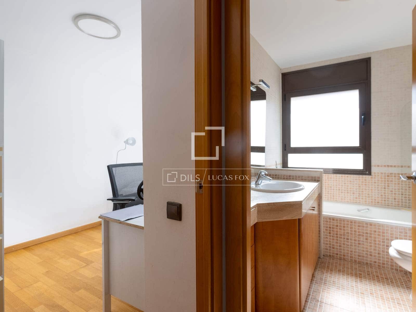 4 slaapkamer Villa te koop in Sant Vicenc de Montalt met zwembad garage - € 700.000 (Ref: 9671005)