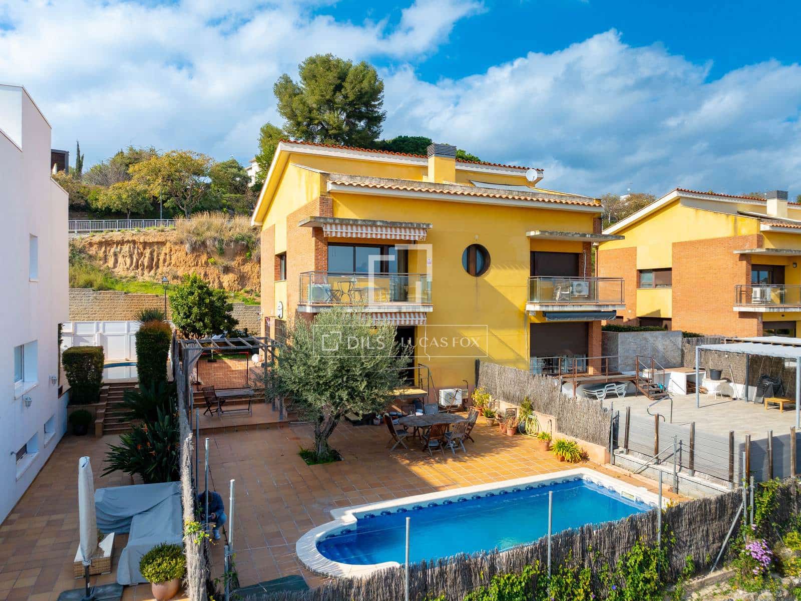 4 slaapkamer Villa te koop in Sant Vicenc de Montalt met zwembad garage - € 700.000 (Ref: 9671005)