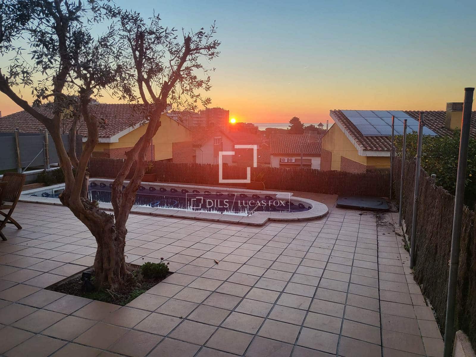 4 slaapkamer Villa te koop in Sant Vicenc de Montalt met zwembad garage - € 700.000 (Ref: 9671005)