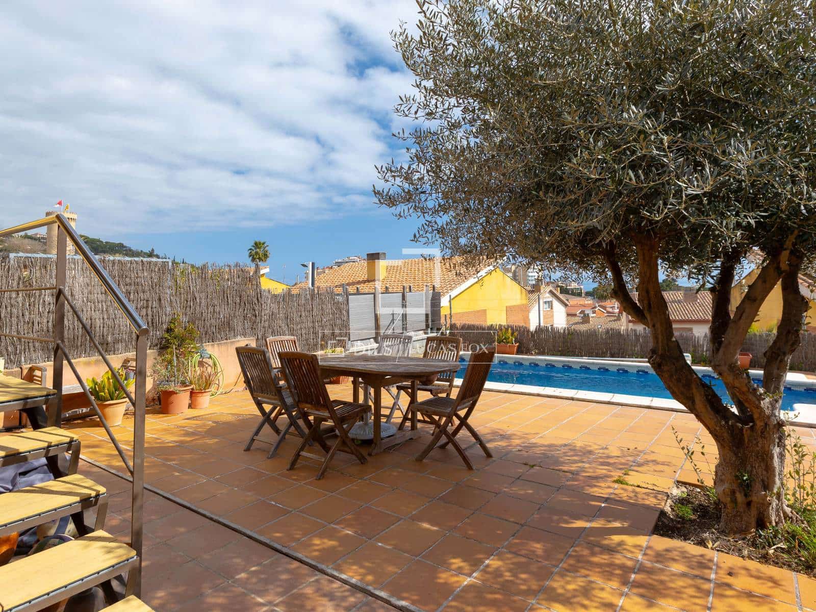 4 slaapkamer Villa te koop in Sant Vicenc de Montalt met zwembad garage - € 700.000 (Ref: 9671005)