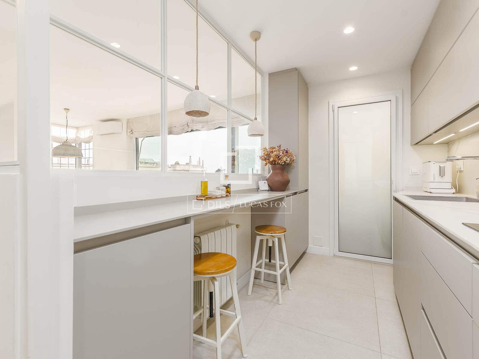 2 sypialnia Apartament na sprzedaż w Miasto Barcelona z garażem - 728 000 € (Ref: 9672429)