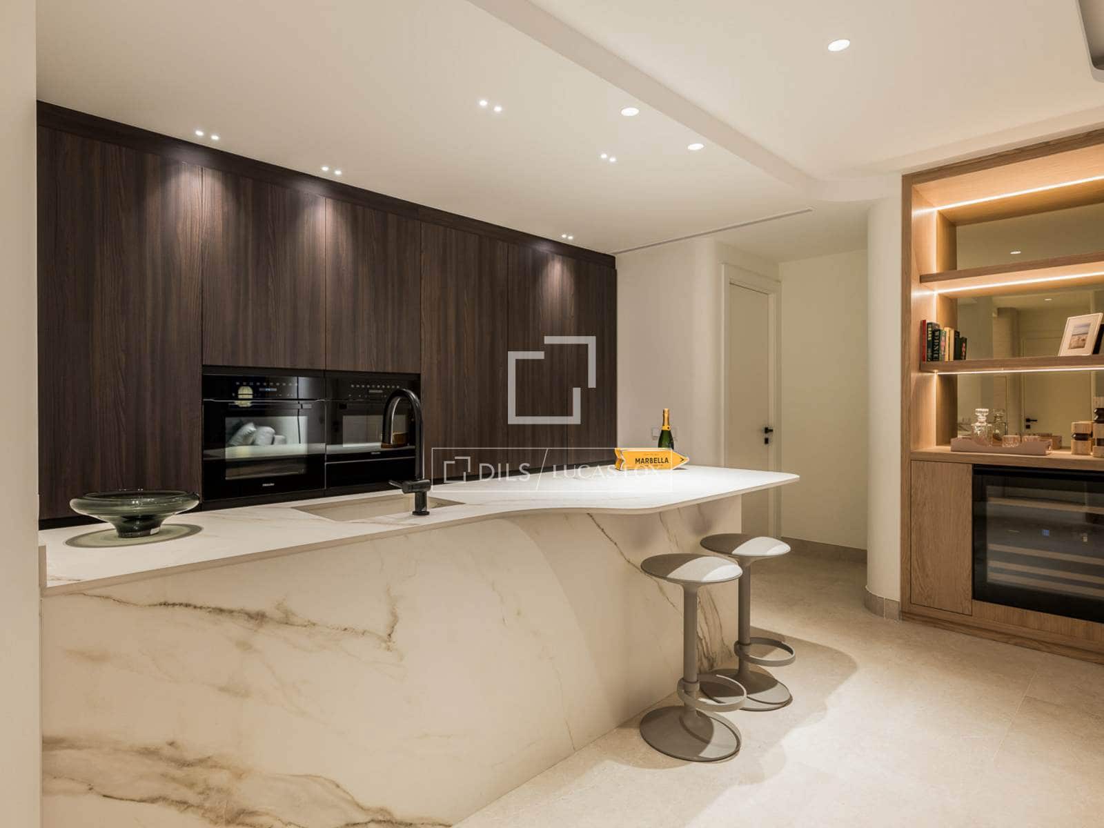 3 chambre Appartement à vendre à Estepona avec piscine garage - 2 995 000 € (Ref: 9672430)