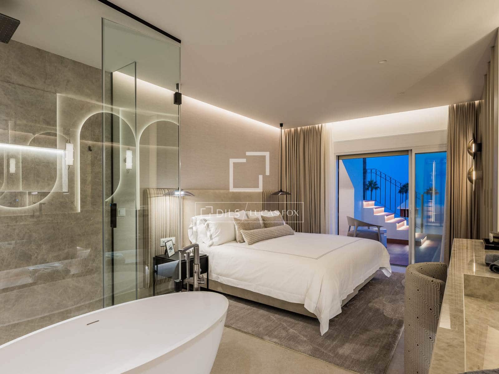 3 chambre Appartement à vendre à Estepona avec piscine garage - 2 995 000 € (Ref: 9672430)