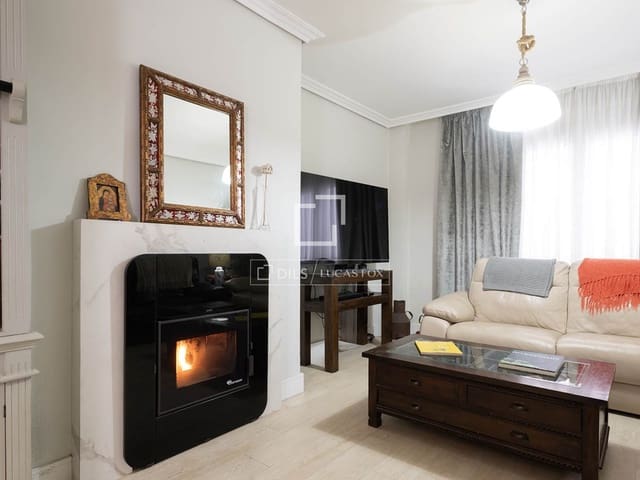 4 makuuhuone Kattohuoneisto myytävänä paikassa Vigo mukana 
autotalli - 535 000 € (Ref: 9674682)