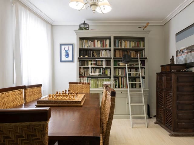 4 makuuhuone Kattohuoneisto myytävänä paikassa Vigo mukana 
autotalli - 535 000 € (Ref: 9674682)