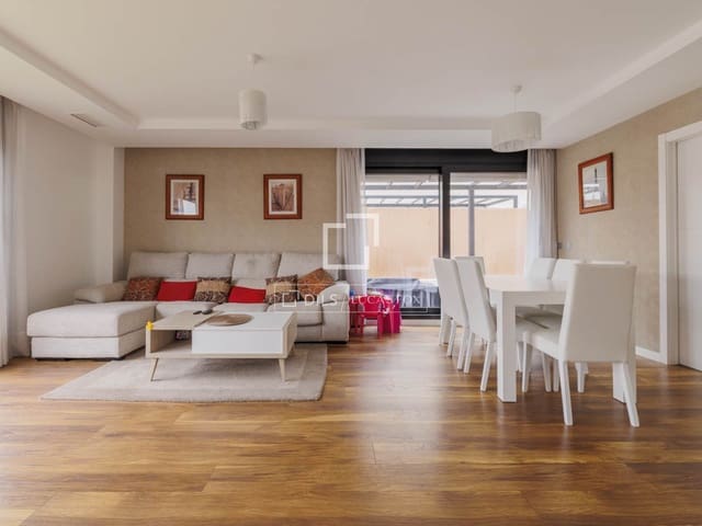 Chalet de 4 habitaciones en Boadilla del Monte en venta - 1.070.000 € (Ref: 9675063)