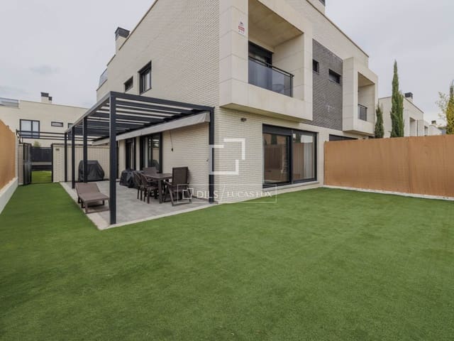 Chalet de 4 habitaciones en Boadilla del Monte en venta - 1.070.000 € (Ref: 9675063)