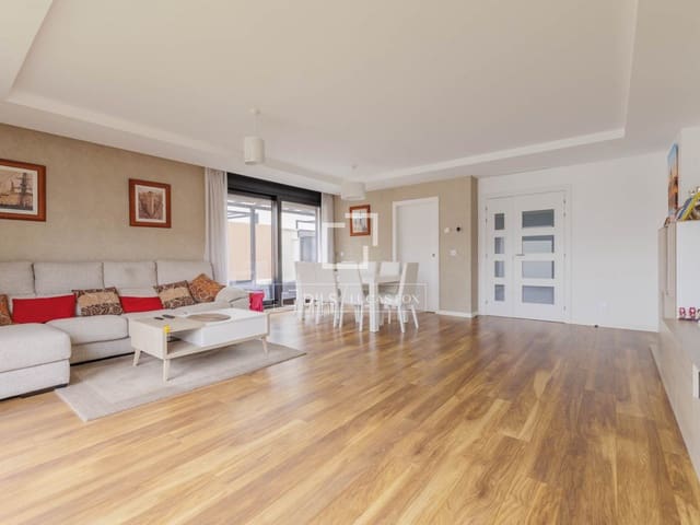 Chalet de 4 habitaciones en Boadilla del Monte en venta - 1.070.000 € (Ref: 9675063)