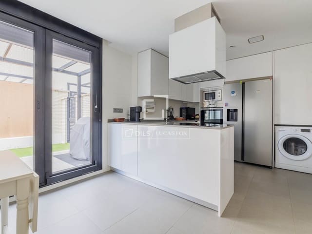 Chalet de 4 habitaciones en Boadilla del Monte en venta - 1.070.000 € (Ref: 9675063)