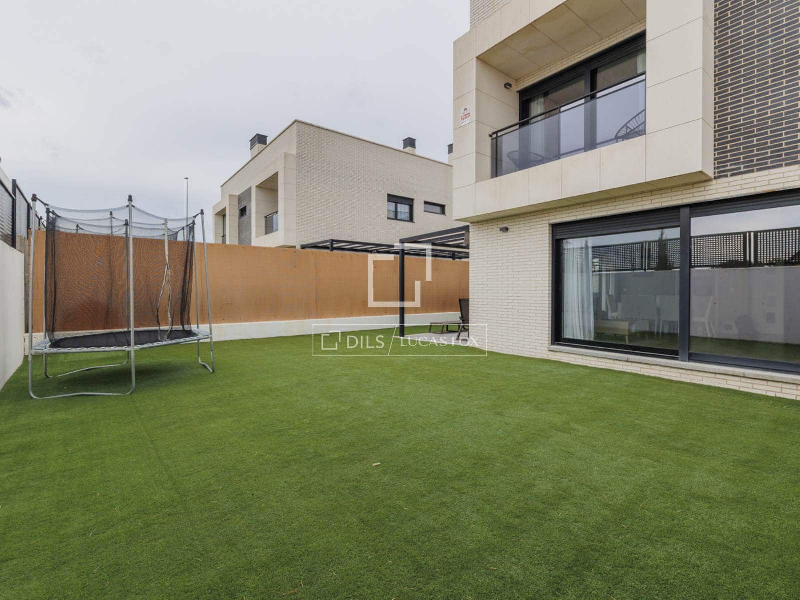 Chalet de 4 habitaciones en Boadilla del Monte en venta con garaje - 1.070.000 € (Ref: 9675063)