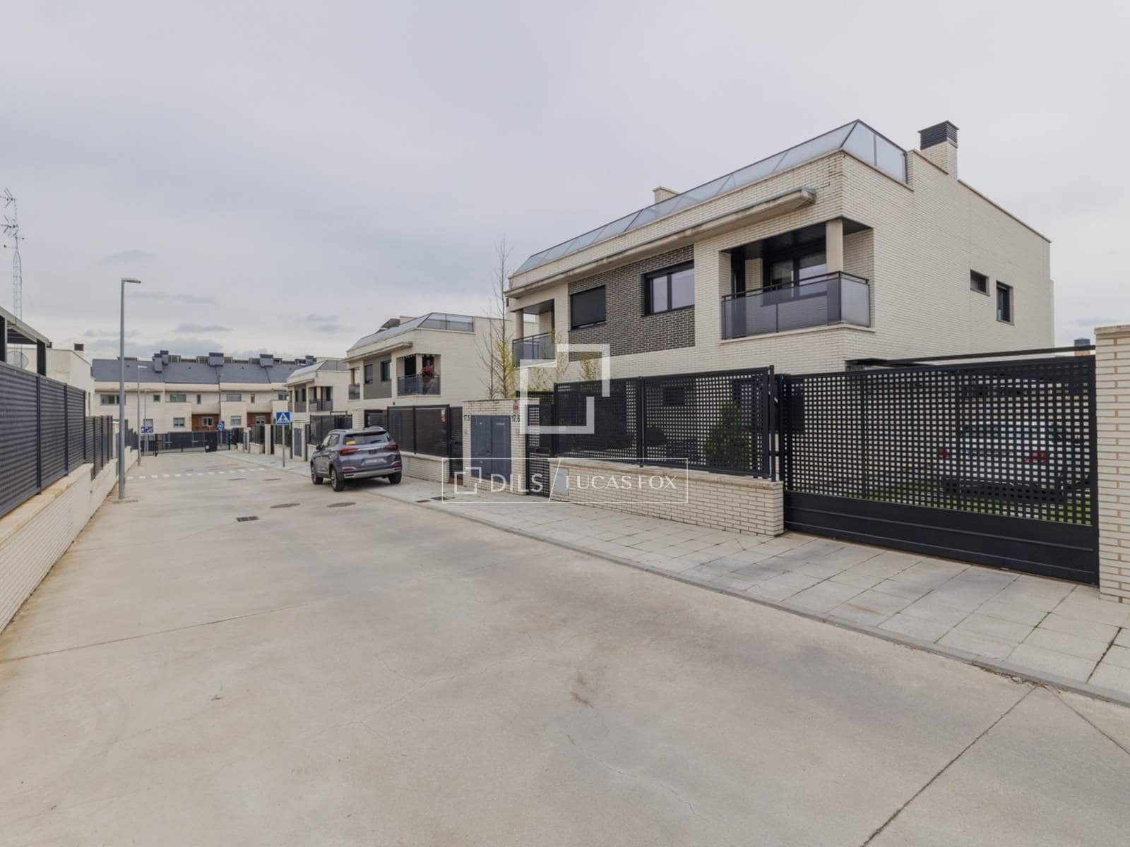 Chalet de 4 habitaciones en Boadilla del Monte en venta con garaje - 1.070.000 € (Ref: 9675063)