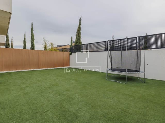 Chalet de 4 habitaciones en Boadilla del Monte en venta - 1.070.000 € (Ref: 9675063)