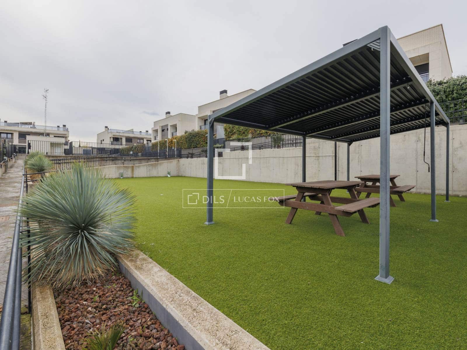 Chalet de 4 habitaciones en Boadilla del Monte en venta con garaje - 1.070.000 € (Ref: 9675063)