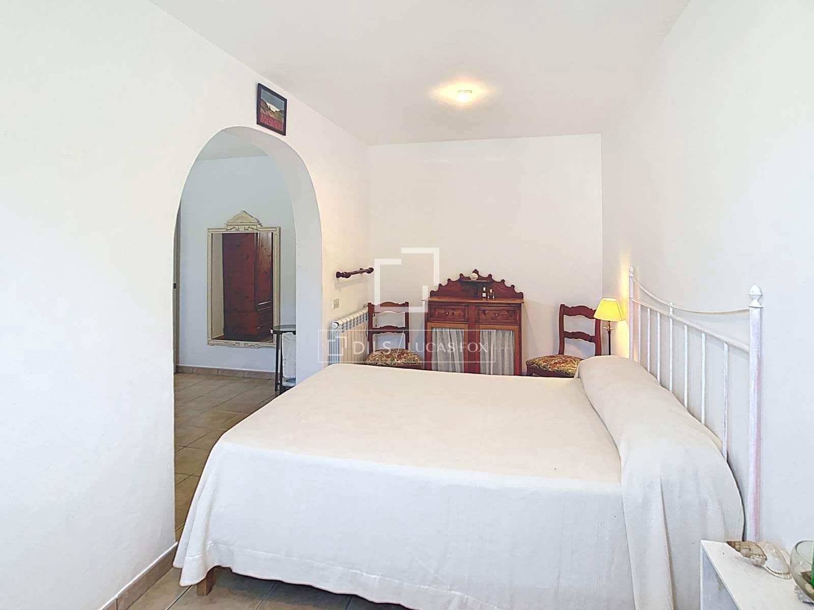 4 bedroom Villa for sale in Ciutadella de Menorca with garage - € 690,000 (Ref: 9675064)