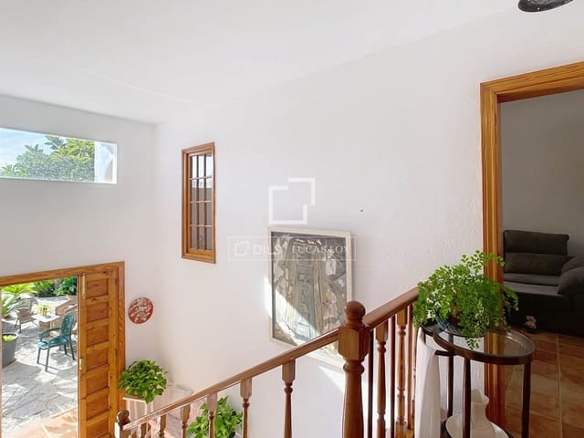 4 bedroom Villa for sale in Ciutadella de Menorca with garage - € 690,000 (Ref: 9675064)